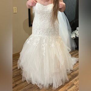 Beautiful Oleg Cassini Strapless Ruffle Skirt Ivory Wedding Dress Size 14 Petite